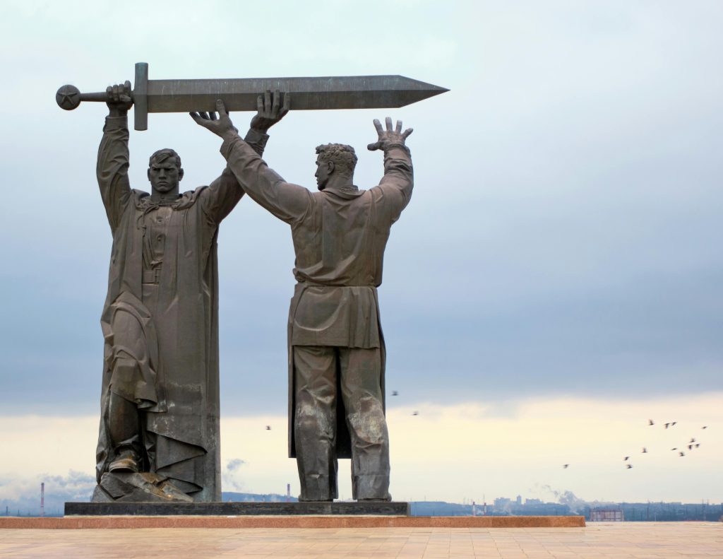 Imposing statue of two heroic figures holding a sword, symbolizing strength and unity.